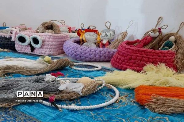 نمایشگاه کار و فناوری درمدرسه سعادت بوشهر