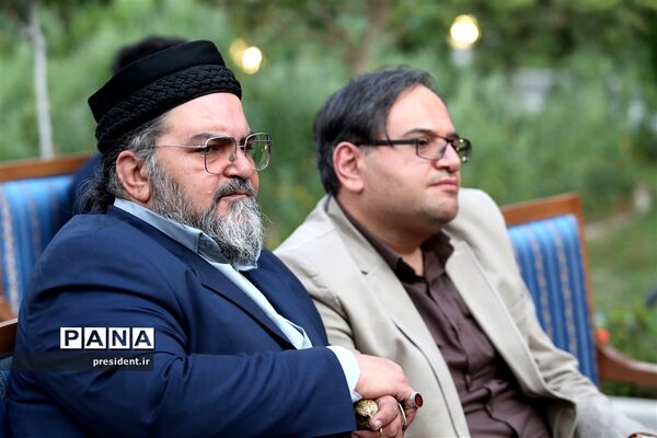 دیدار جمعی از هنرمندان و پیشکسوتان عرصه‌های مختلف هنری با رئیس جمهوری