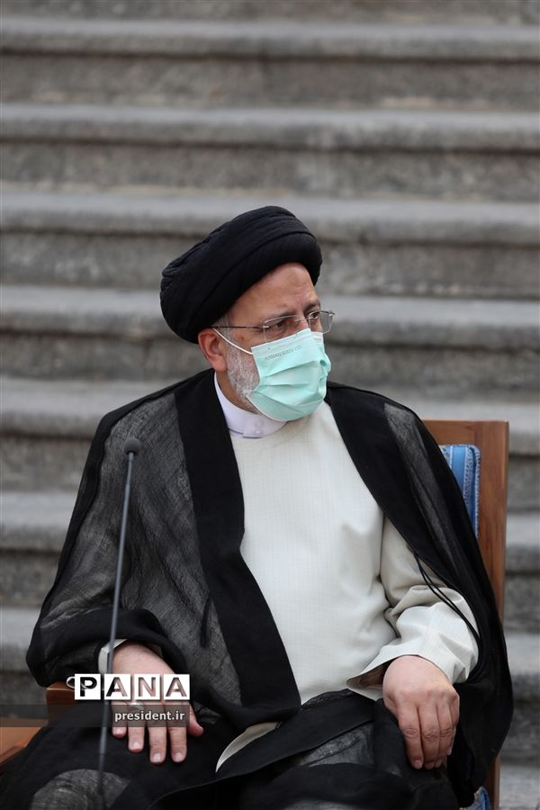 دیدار جمعی از هنرمندان و پیشکسوتان عرصه‌های مختلف هنری با رئیس جمهوری