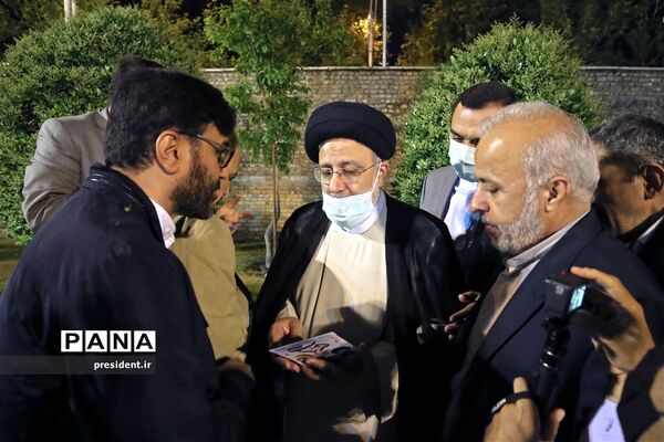 دیدار جمعی از هنرمندان و پیشکسوتان عرصه‌های مختلف هنری با رئیس جمهوری