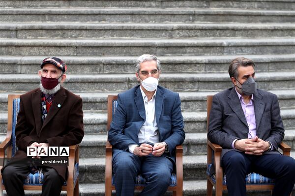 دیدار جمعی از هنرمندان و پیشکسوتان عرصه‌های مختلف هنری با رئیس جمهوری