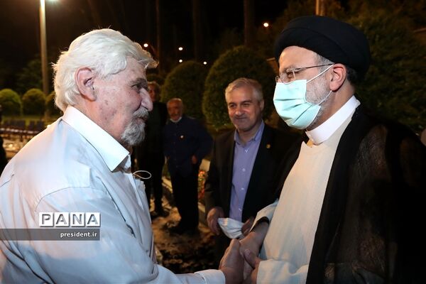دیدار جمعی از هنرمندان و پیشکسوتان عرصه‌های مختلف هنری با رئیس جمهوری