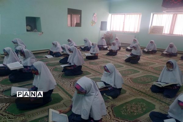 محفل انس با قرآن در مدارس جوادآباد
