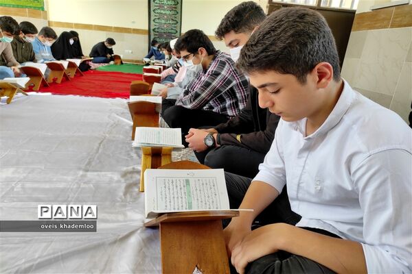 محفل انس با قرآن در دبیرستان شهید باهنر گلوگاه