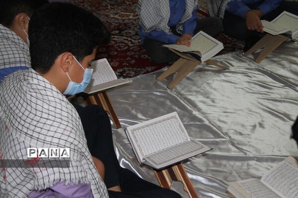 محفل انس با قرآن در دبیرستان شاهد امام جواد(ع) بهبهان