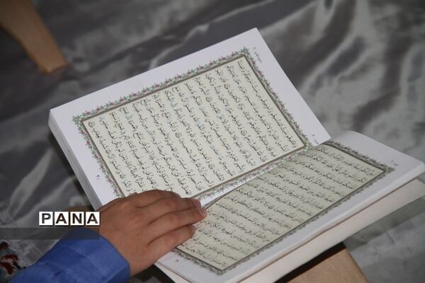 محفل انس با قرآن در دبیرستان شاهد امام جواد(ع) بهبهان