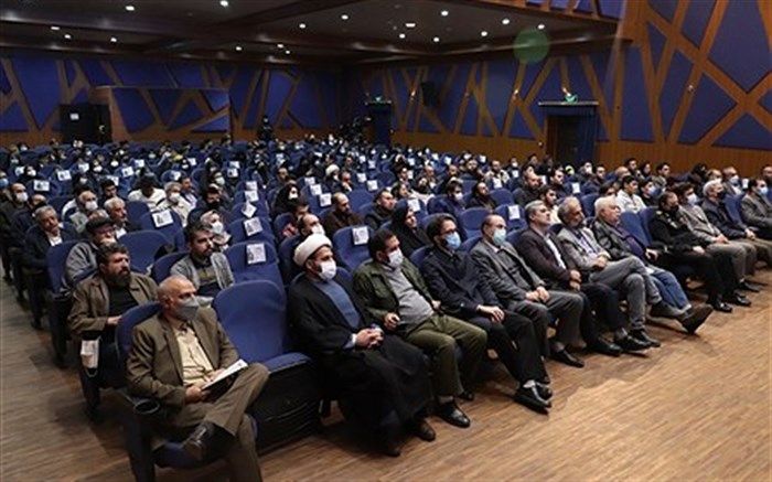 هنر سلاحی برای دفع توطئه های دشمن است