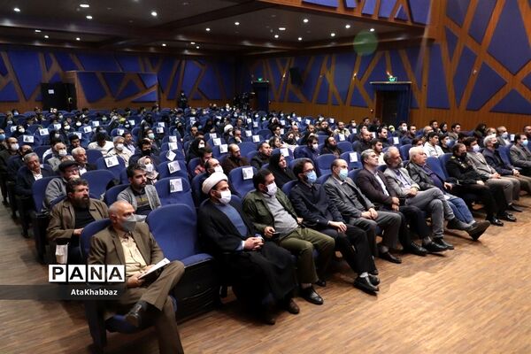 برگزاری آیین هنر انقلاب