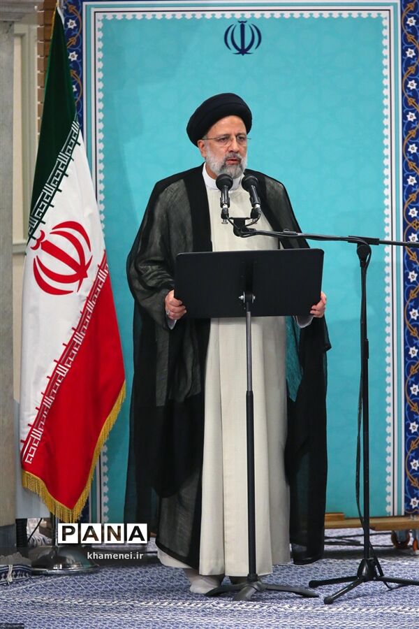 دیدارسران قوا و جمعی از مسئولان و کارگزاران نظام با رهبر انقلاب