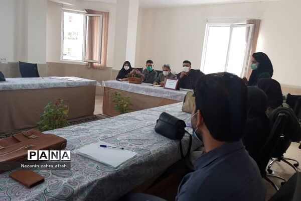 برگزاری جلسه هم‌اندیشی مشاوران و مدیران هنرستان‌ها در رودهن