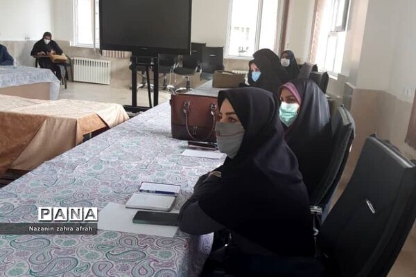 برگزاری جلسه هم‌اندیشی مشاوران و مدیران هنرستان‌ها در رودهن