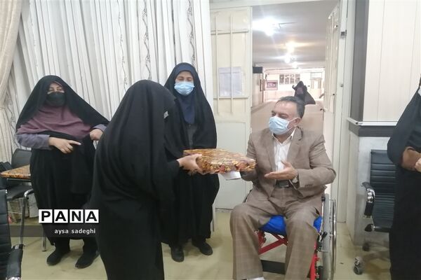 تجلیل از فرمانده واحدهای پیشگام بسیج دانش‌آموزی ناحیه سه شیراز