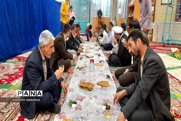 برپایی سفره افطاری در مسجد امام هادی(ع)