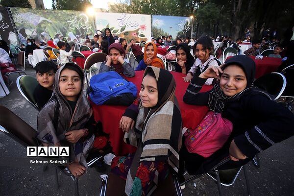 ضیافت افطاری با کودکان شهر