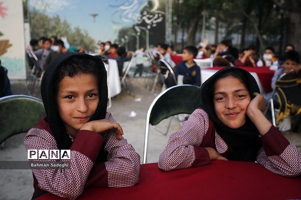 ضیافت افطاری با کودکان شهر