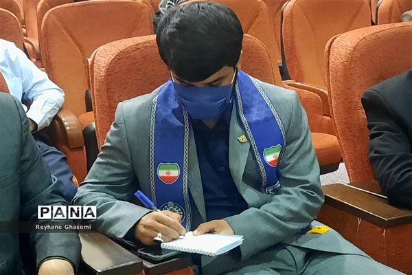 نخستین جلسه حضوری مجلس دانش‌آموزی ناحیه یک شیراز