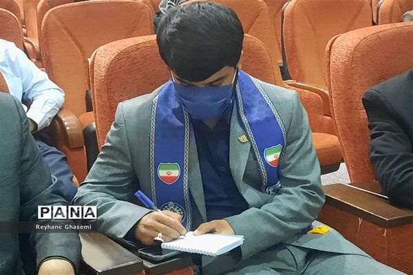 نخستین جلسه حضوری مجلس دانش‌آموزی ناحیه یک شیراز