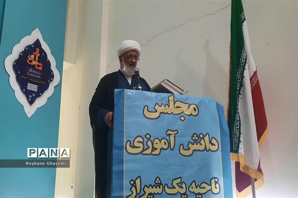 نخستین جلسه حضوری مجلس دانش‌آموزی ناحیه یک شیراز