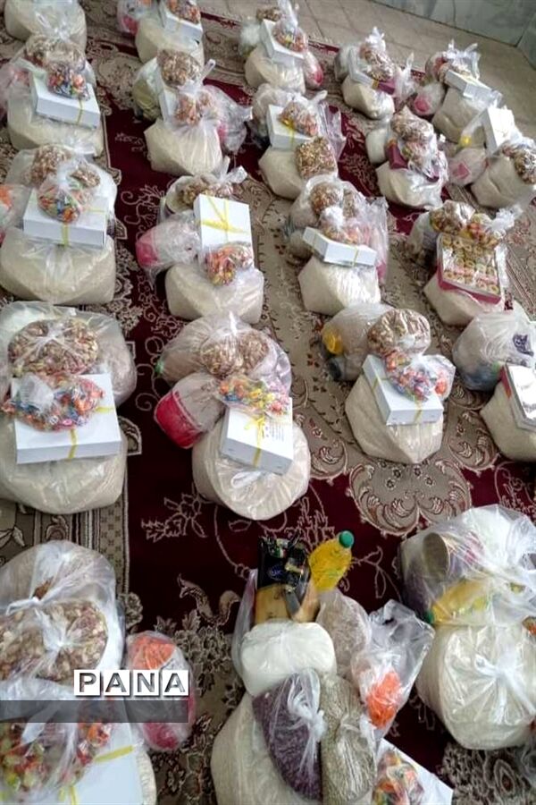 محفل انس با قرآن و اهدای بسته‌های معیشتی درآموزشگاه‌های ناحیه یک  مشهد