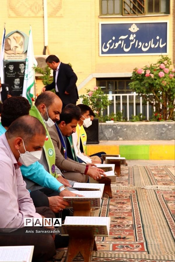 برگزاری مراسم معنوی انس با قرآن و ضیافت افطاری ویژه دانش‌آموزان در ناحیه 4 شیراز