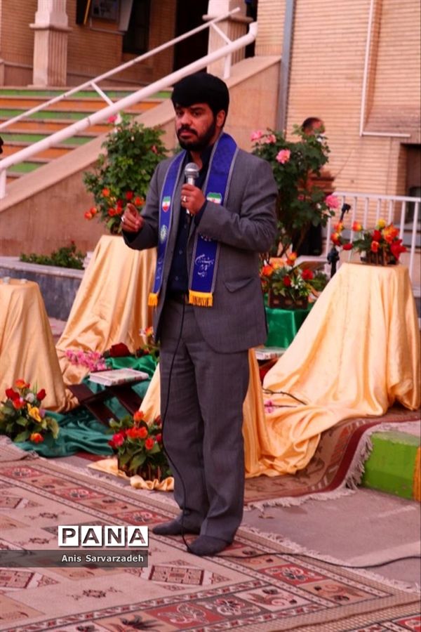 برگزاری مراسم معنوی انس با قرآن و ضیافت افطاری ویژه دانش‌آموزان در ناحیه 4 شیراز