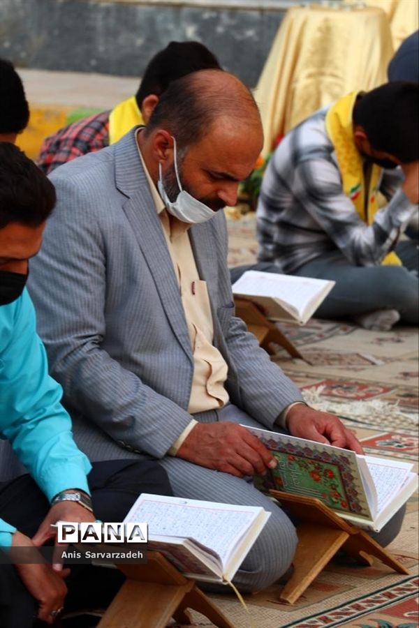 برگزاری مراسم معنوی انس با قرآن و ضیافت افطاری ویژه دانش‌آموزان در ناحیه 4 شیراز