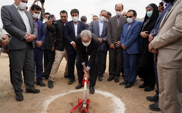 خشت‌گذاری هنرستان ۹ کلاسه در دهاقان