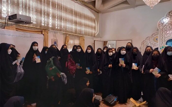 تقدیر از  «دختران بهشتی» در مراسم ترتیل‌خوانی حرم حضرت معصومه(س)