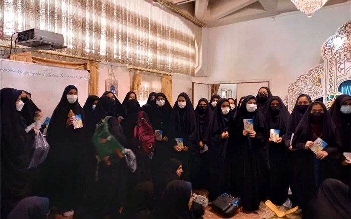 تقدیر از  «دختران بهشتی» در مراسم ترتیل‌خوانی حرم حضرت معصومه(س)
