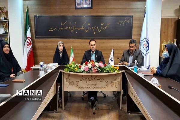 مراسم تقدیر از فرهنگیان برتر کشوری شاغل در ناحیه یک بهارستان