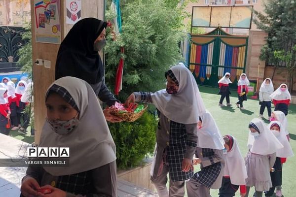 برگزاری جشن روزه اولی‌ها در دبستان عطر کوثر پردیس