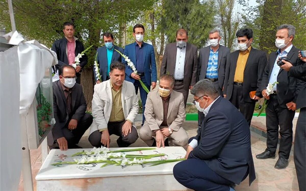 شهدا میراث ارزشمند انقلاب اسلامی هستند