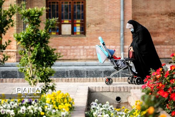 بازدید رسانه‌ای از پارک‌های مادر و کودک و مراسم افطار شهردار تهران با پاکبانان