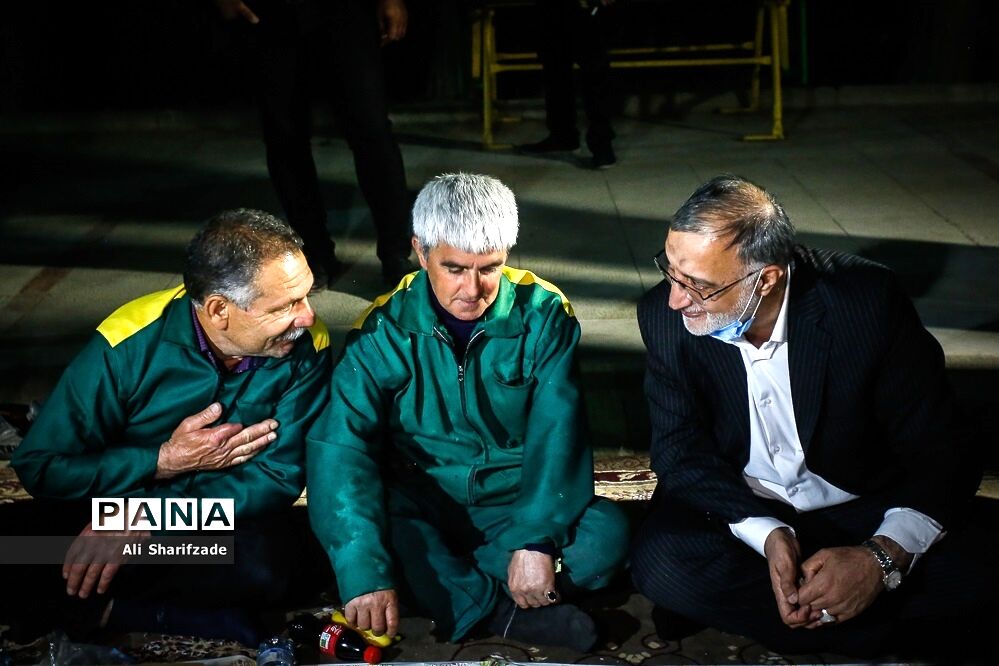 بازدید رسانه‌ای از پارک‌های مادر و کودک و مراسم افطار شهردار تهران با پاکبانان