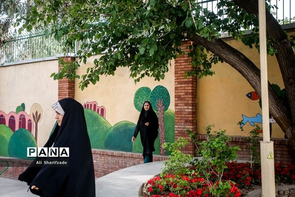 بازدید رسانه‌ای از پارک‌های مادر و کودک و مراسم افطار شهردار تهران با پاکبانان