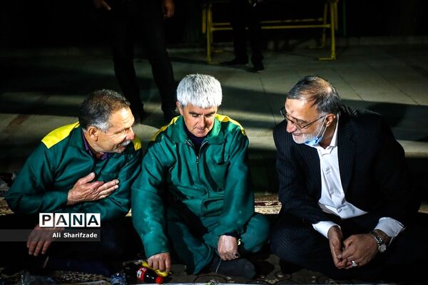 بازدید رسانه‌ای از پارک‌های مادر و کودک و مراسم افطار شهردار تهران با پاکبانان