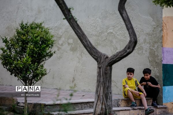 بازدید رسانه‌ای از پارک‌های مادر و کودک و مراسم افطار شهردار تهران با پاکبانان