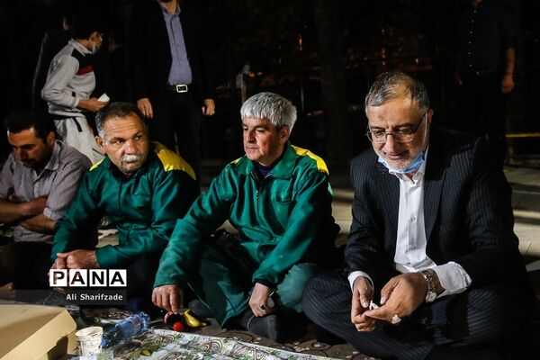 بازدید رسانه‌ای از پارک‌های مادر و کودک و مراسم افطار شهردار تهران با پاکبانان