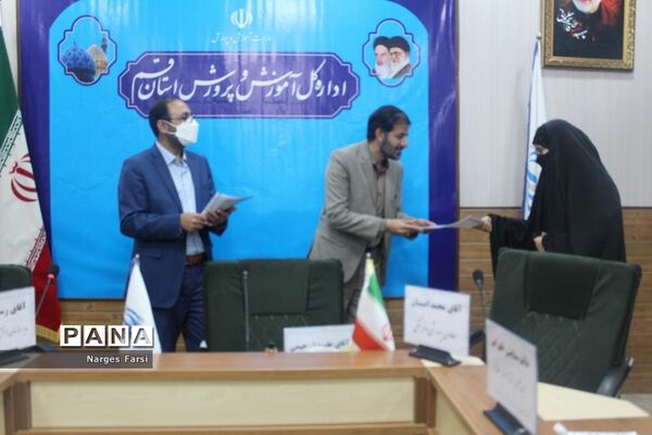 جلسه افتتاحیه  یازدهمین دوره مجلس دانش‌آموزی دختران استان قم