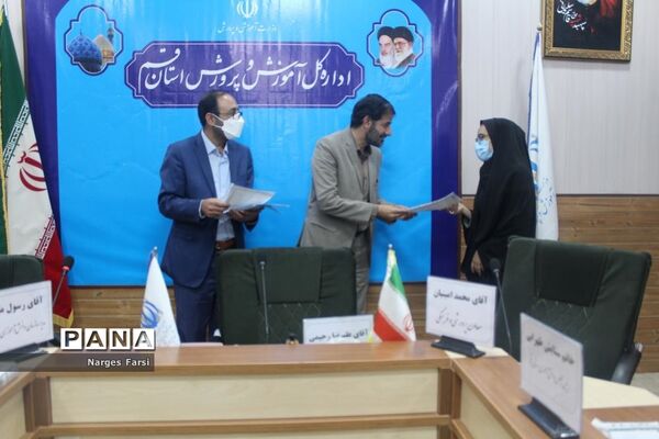 جلسه افتتاحیه  یازدهمین دوره مجلس دانش‌آموزی دختران استان قم