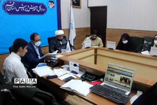 جلسه افتتاحیه  یازدهمین دوره مجلس دانش‌آموزی دختران استان قم