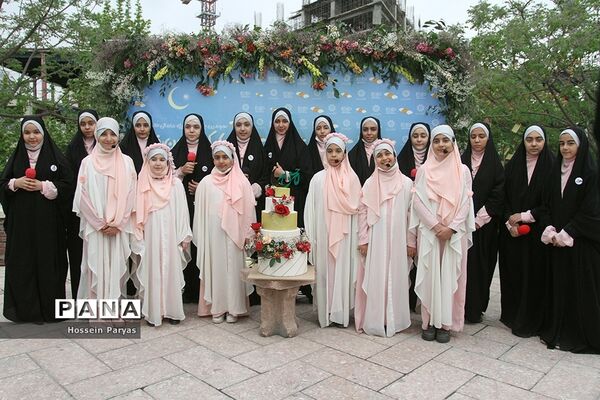 سومین جشنواره «کیک پزون نذری» در بوستان آب و آتش