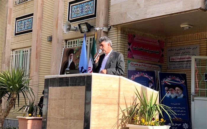بازدید معاون پرورشی و تربیت‌بدنی آموزش وپرورش بجنورد از دبیرستان دخترانه شرافت ۲