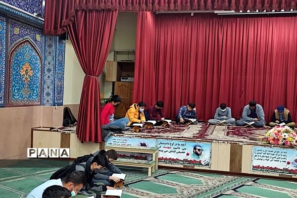محفل انس با قرآن در دبیرستان شباهنگ ناحیه 2