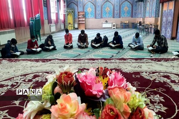 محفل انس با قرآن در دبیرستان شباهنگ ناحیه 2