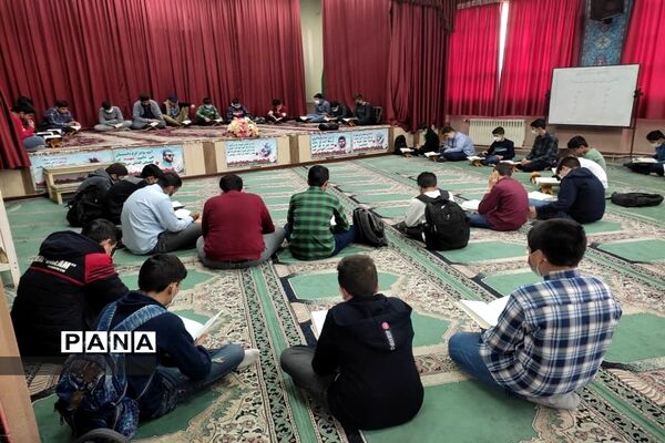 محفل انس با قرآن در دبیرستان شباهنگ ناحیه 2