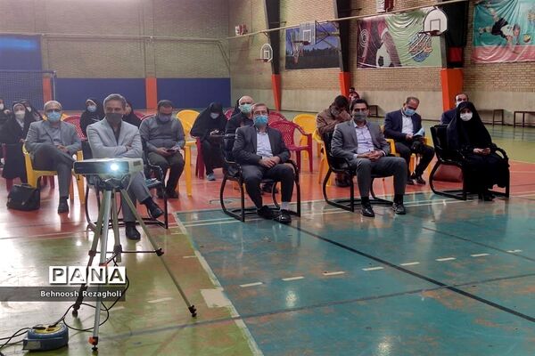 مراسم توزیع اقلام ورزشی به مدارس کم‌برخوردار در آموزش و پرورش منطقه 8