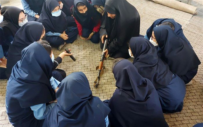 آموزش نظامی وطرح شهید بهنام درمدارس منطقه ۱۵ برگزار شد