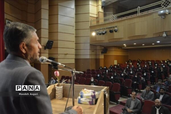 نشست هم‌اندیشی مدیران مدارس ناحیه یک قم