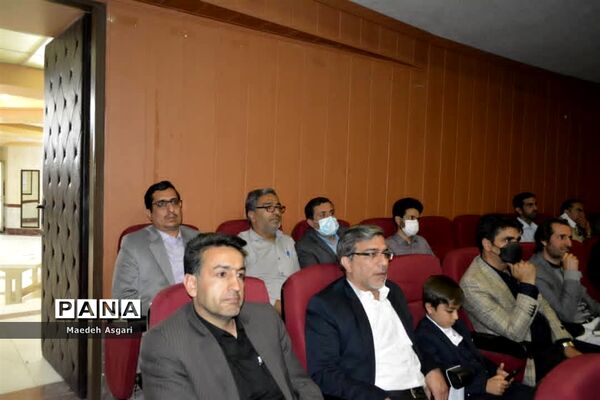 نشست هم‌اندیشی مدیران مدارس ناحیه یک قم